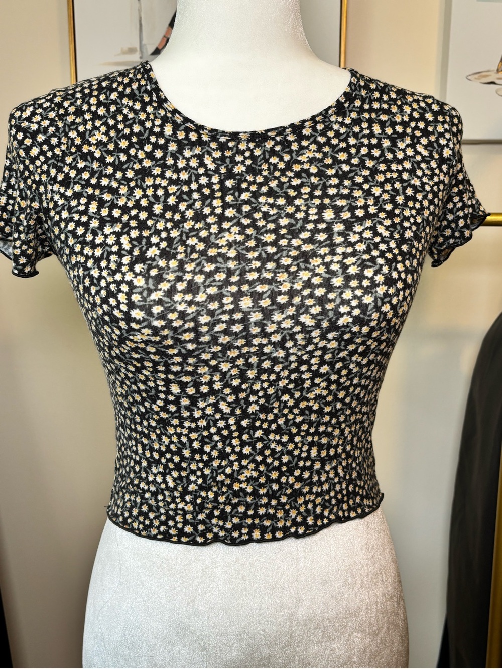 American Eagle Black  Daisy Print Short Sleeve Women's Top Xs
